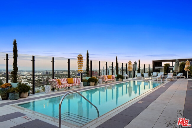 Building Photo - 8420 Sunset Blvd