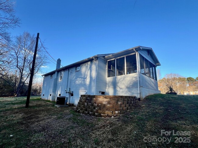 Building Photo - 8197 Sherrills Ford Rd