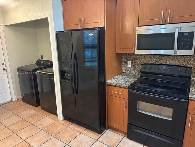 Building Photo - 1830 Banyan Creek Cir N