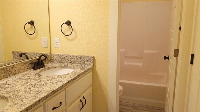 Building Photo - 1610 Sweetbriar Way