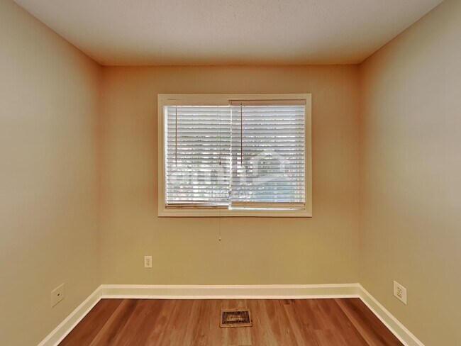 Building Photo - 1815 Bernice Dr