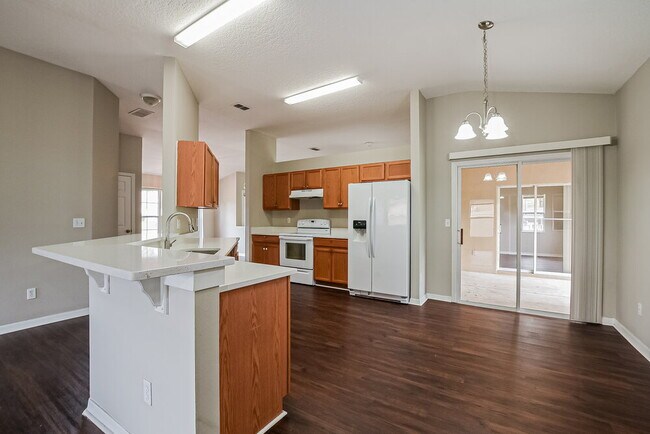 Building Photo - 640 Tranquility St