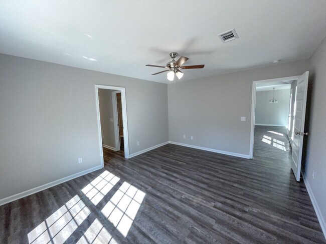 Building Photo - 354 S Bridgeport Dr