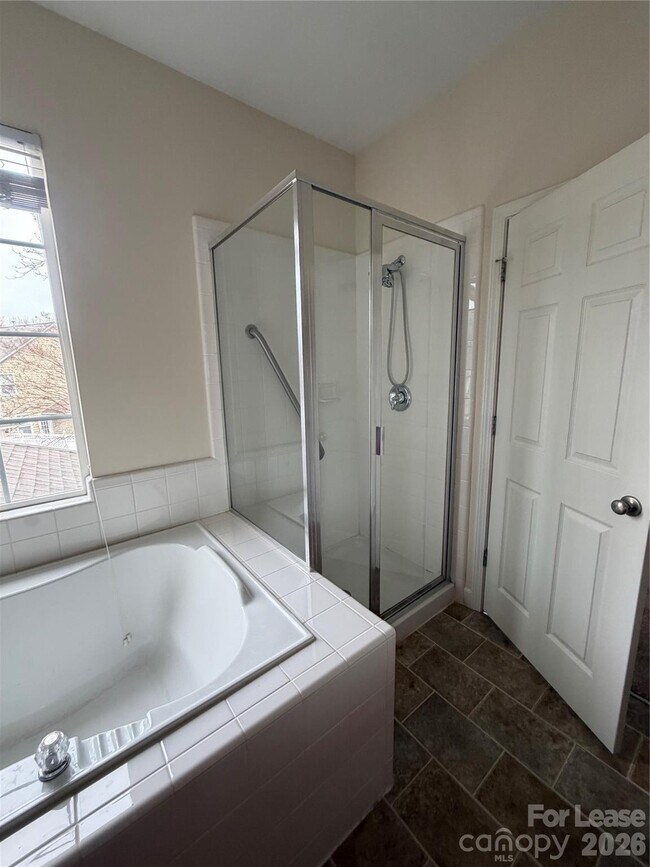 Building Photo - 9315 Rosalyn Glen Rd