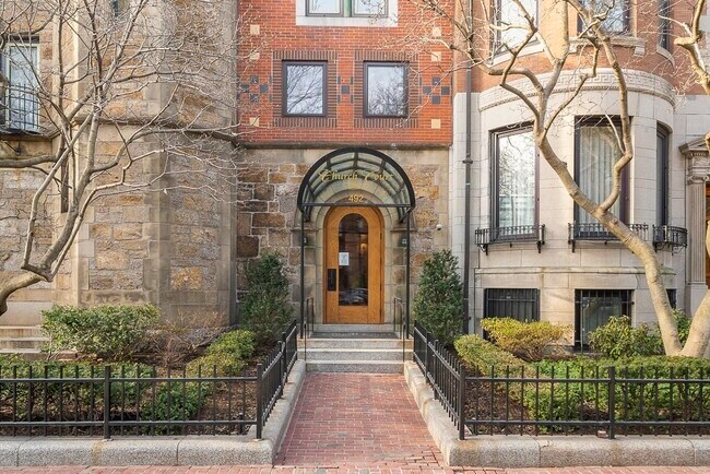 Building Photo - 492 Beacon St