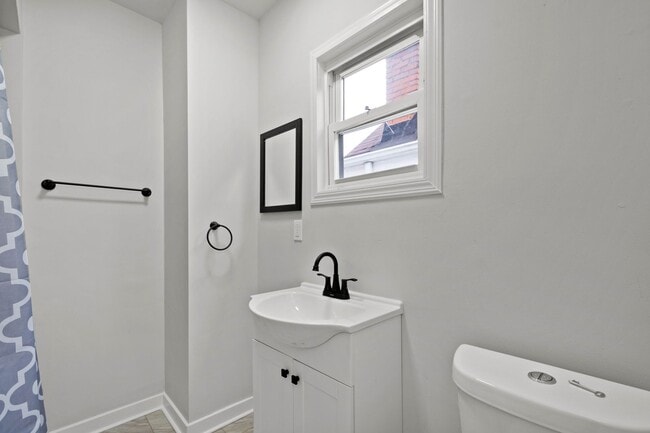 Building Photo - Gorgeous 4 bedroom home in Carrick available May 1!