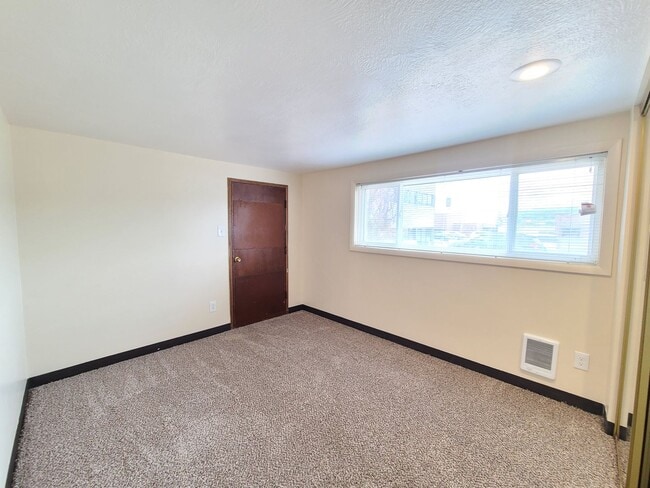 Building Photo - 302 N Argonne Rd
