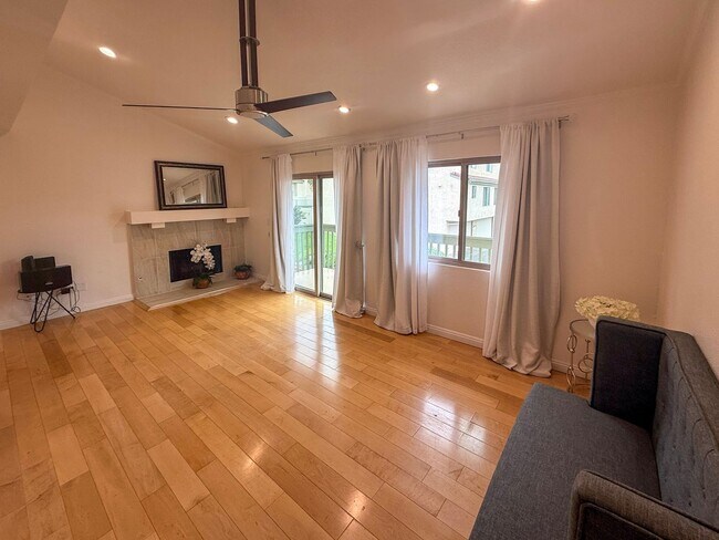 Building Photo - Welcome to this beautifully maintained 2-b...