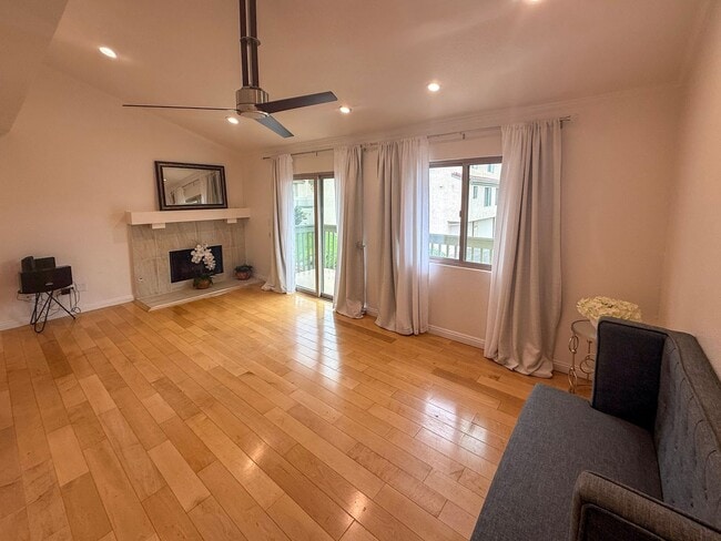 Building Photo - Welcome to your ideal rental in West Redla...