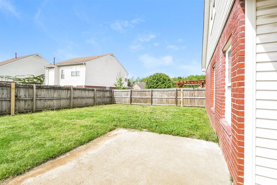 Building Photo - 9885 White Poplar Dr