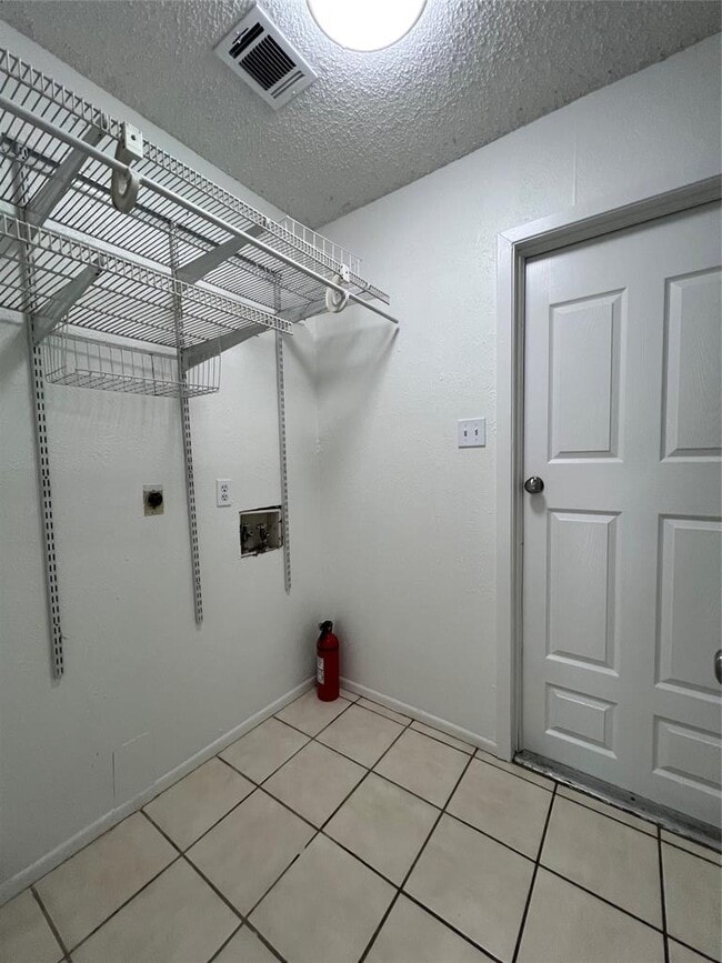 Building Photo - 12304 Double Tree Ln