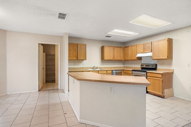 Building Photo - Large Open Floor Plan in Longs Creek!!!