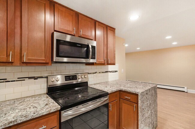 Building Photo - Location!! Updated 1 bedroom Gem on Pearl St. in Govenor's Park!