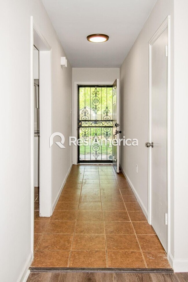 Building Photo - Newly Renovated 3BR/2B home in Millington