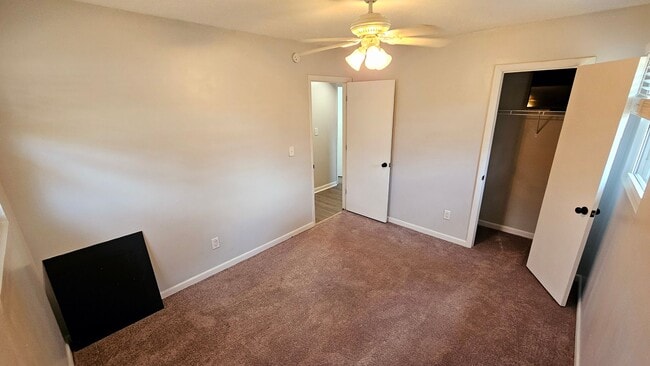 Building Photo - 3 BD 2 BA in Shamrock Village