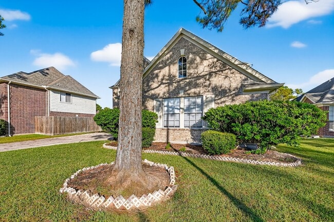 Building Photo - 2506 Parkhaven Dr