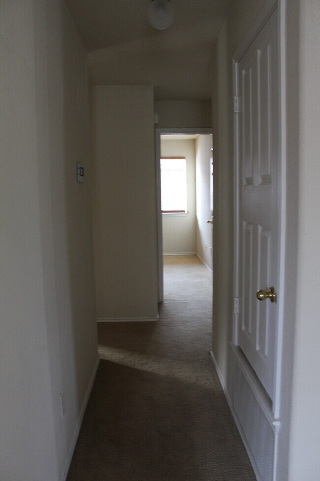 Building Photo - 3 bedroom, 2 bath house