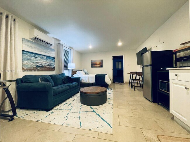 Building Photo - 343 Menores Ave