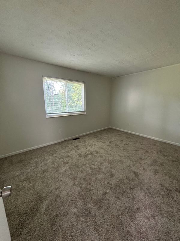 Building Photo - 10253 Crestland Ct