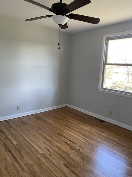 2nd bedroom - 918 N Graycroft Ave