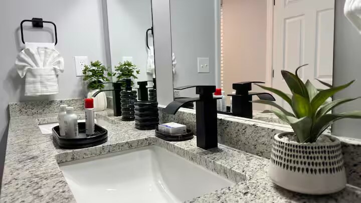 Building Photo - 2393 Highpoint Rd