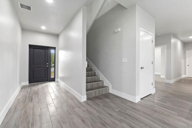 Building Photo - 1351 SW Don Ct
