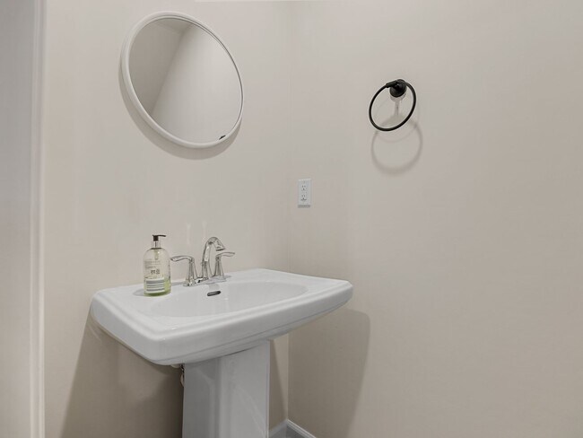 Building Photo - **$500 off First Months rent**- Amazing Home: 5-Bdrm, 2.5 Bath Spartanburg Dream Home