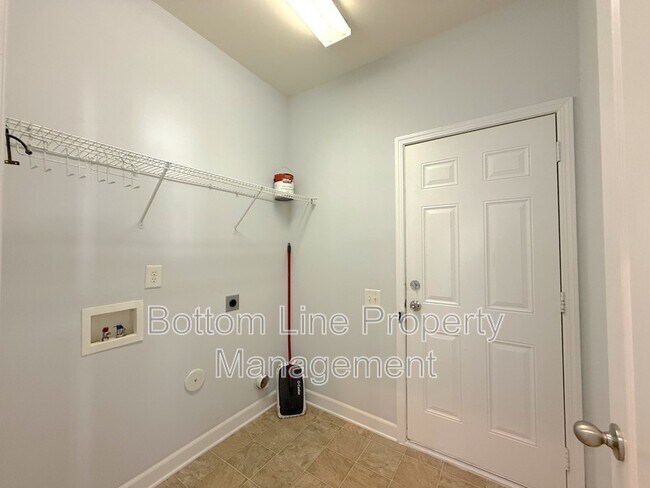 Building Photo - 2420 Early Flight Dr