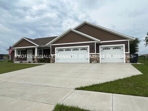 Building Photo - 245 Alyssa St