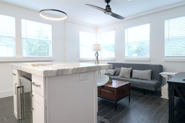 Building Photo - 412 Pacific St