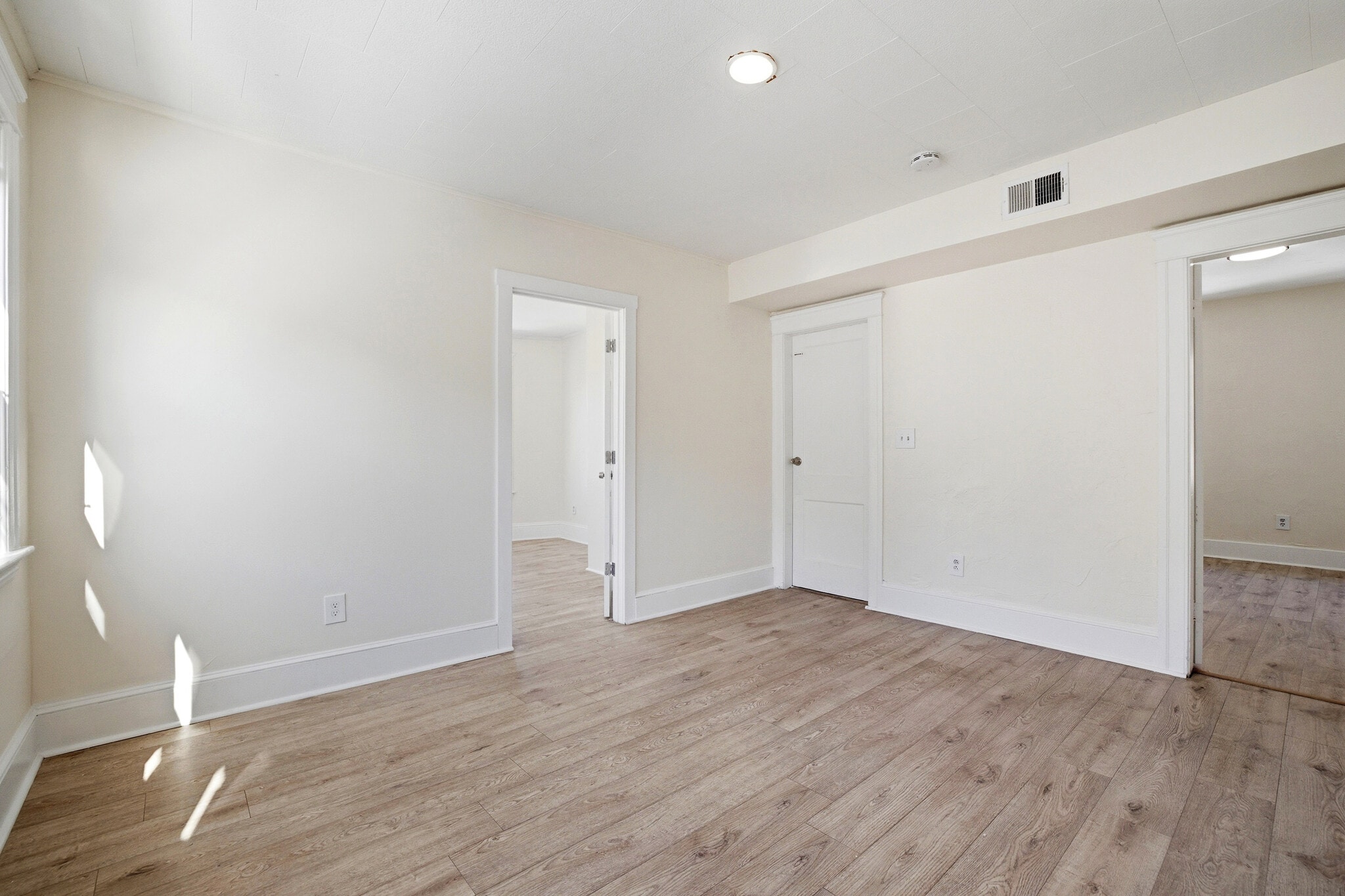 Building Photo - 12 Hillside St