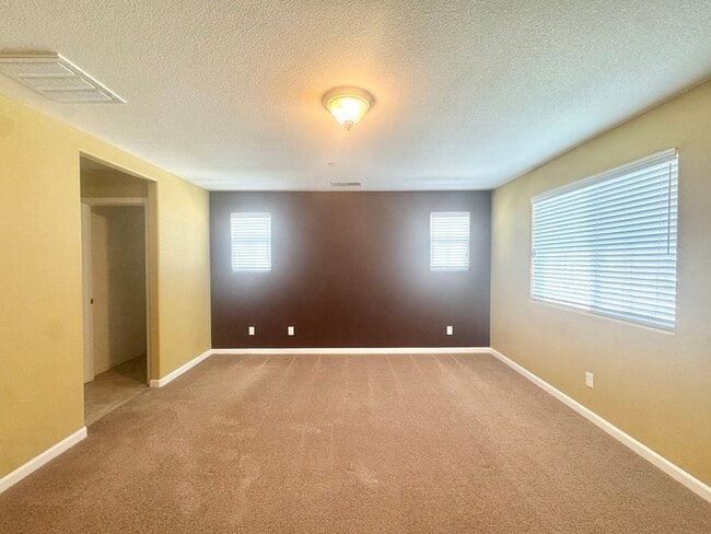 Building Photo - 72 Crystalwood Cir