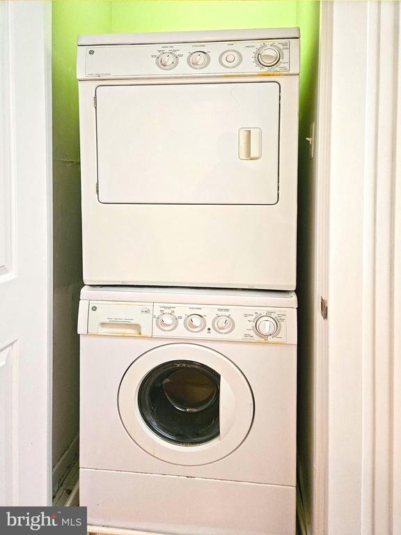 Building Photo - 12 S Regester St