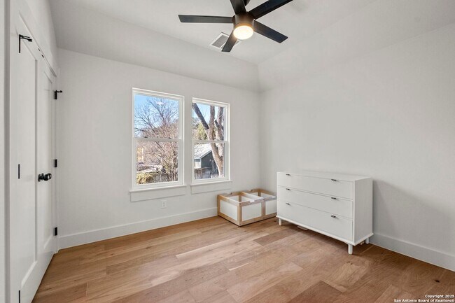Building Photo - 331 Abiso Ave