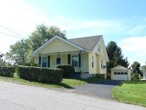 Building Photo - Charming Home with Large Backyard Near Rad...