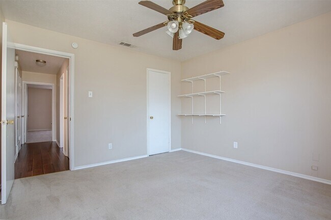 Building Photo - 7010 Kingsbury Dr