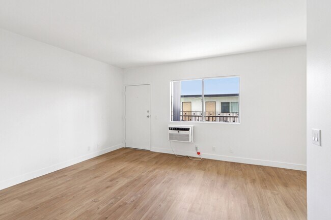 Floorplan - 15444-15454 Chatsworth St.