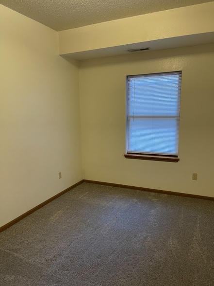 Building Photo - 307 E College St