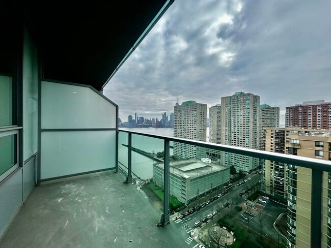 Building Photo - 20 Newport Pkwy