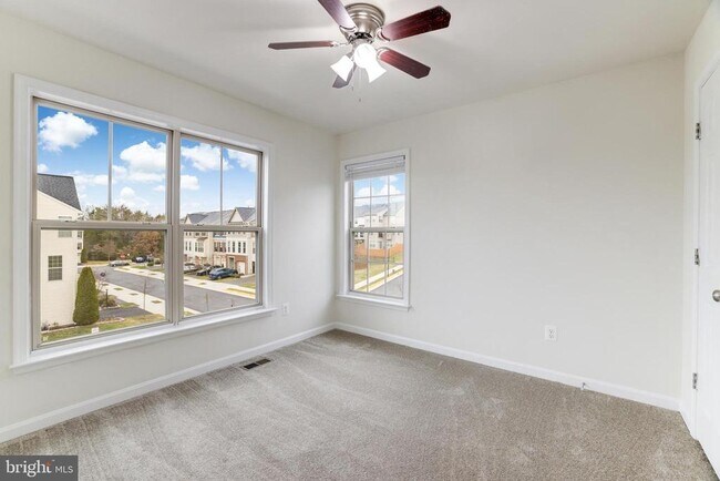 Building Photo - 42639 Chisholm Dr