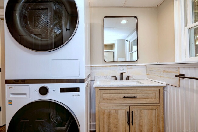 Building Photo - 155 Pastors Walk