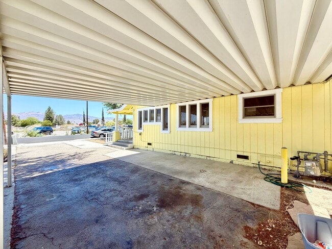 Building Photo - 41861 Acacia E Ave