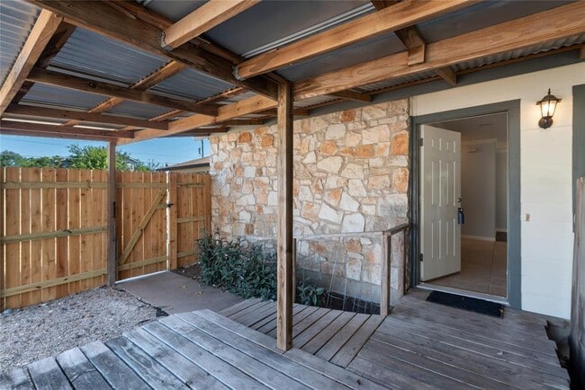 Building Photo - 800 Osage Dr