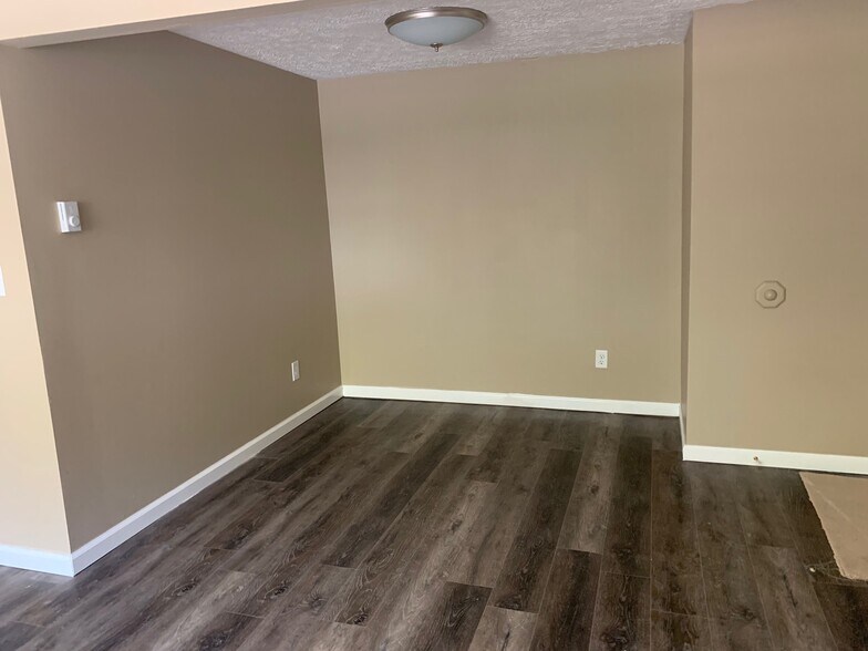 Building Photo - 600 Northwood Ct