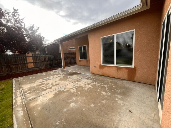 Building Photo - 2340 Catavee Ave