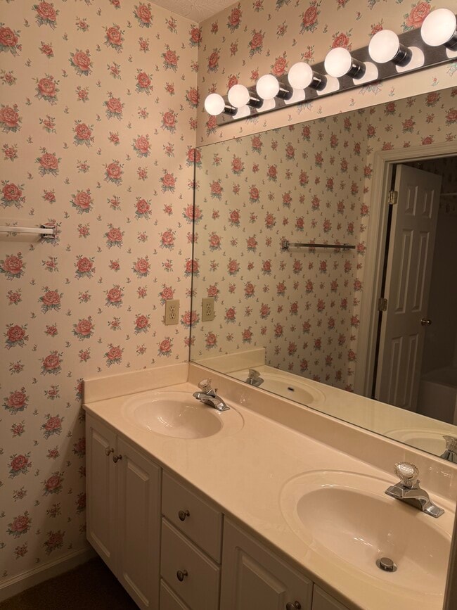 Building Photo - West Lane