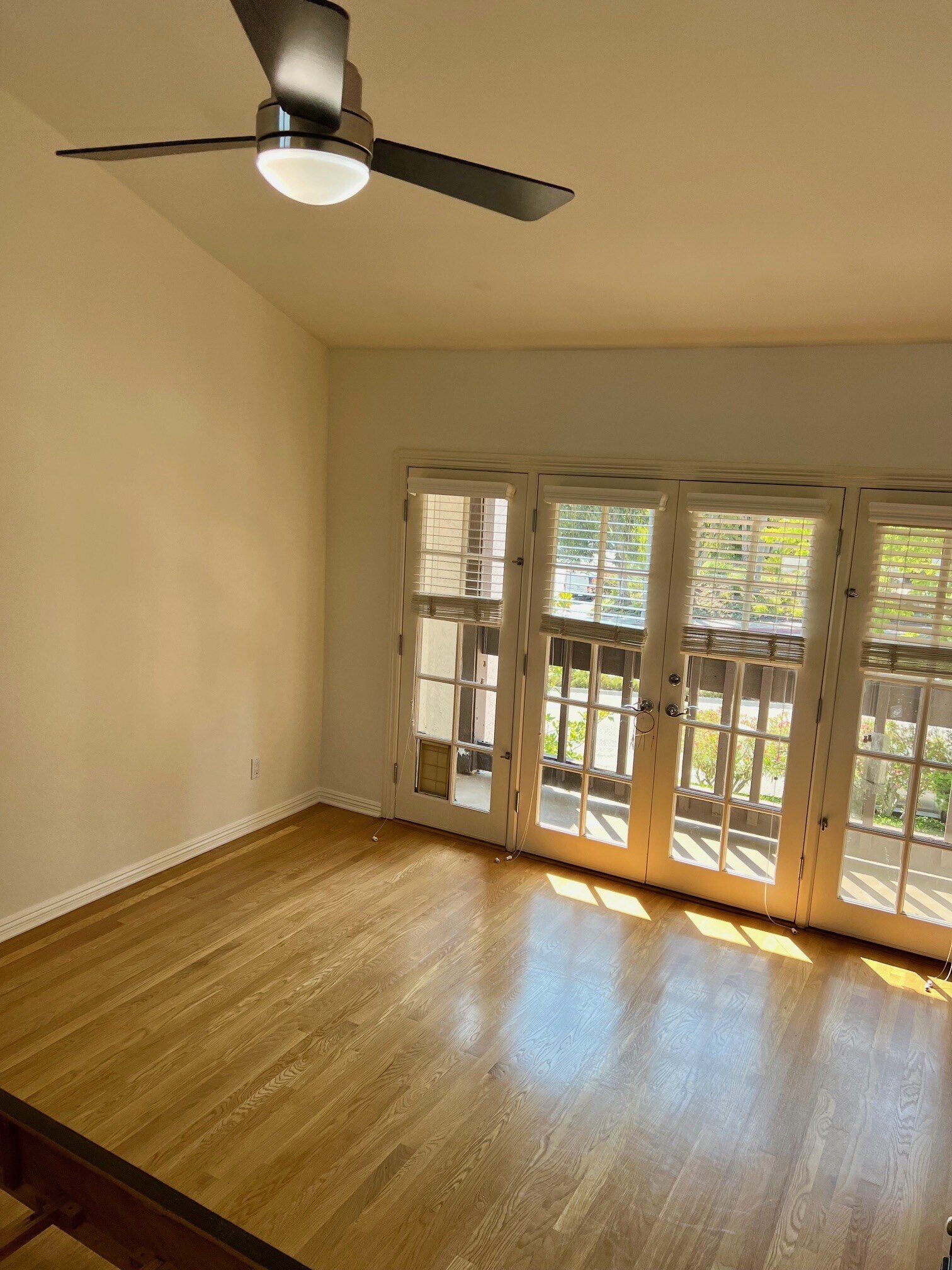 Building Photo - 1586 Palisades Dr