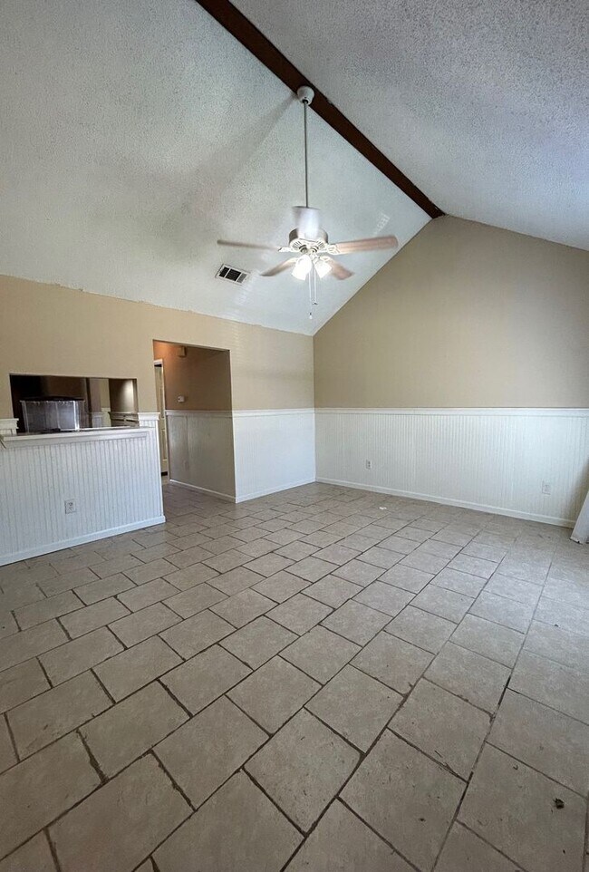 Building Photo - 9141 Ridge Pecan Dr