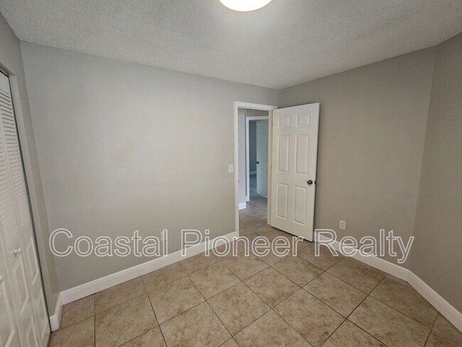 Building Photo - 1407 Mohrlake Dr