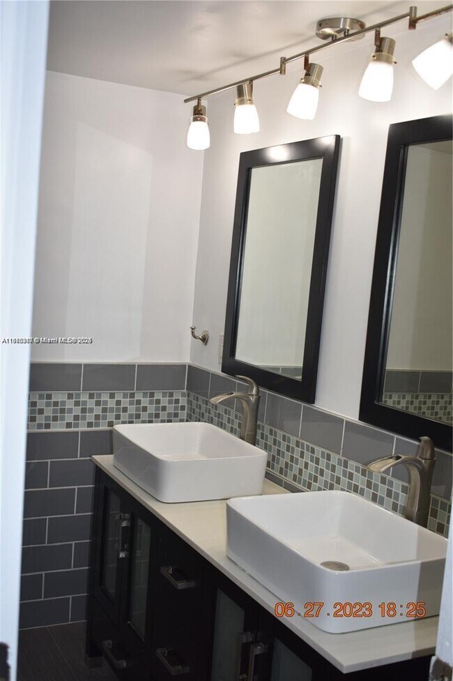 Building Photo - 13499 Biscayne Blvd